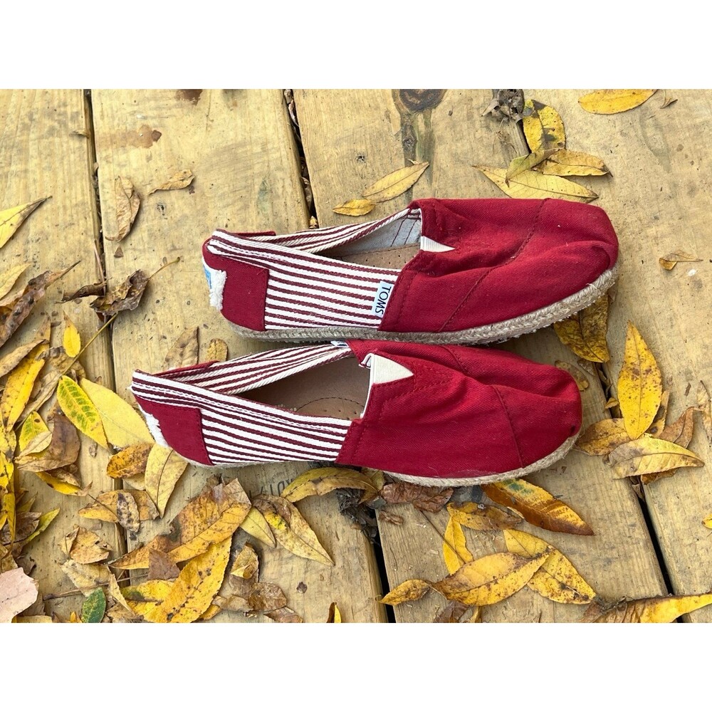 New TOM’S Flats Red & White Striped Slip On Shoes US 7